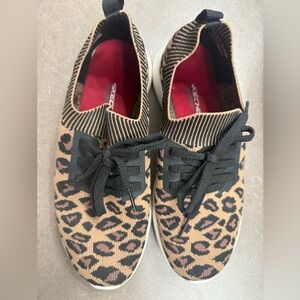 Skechers Black and Tan Leopard Sneakers